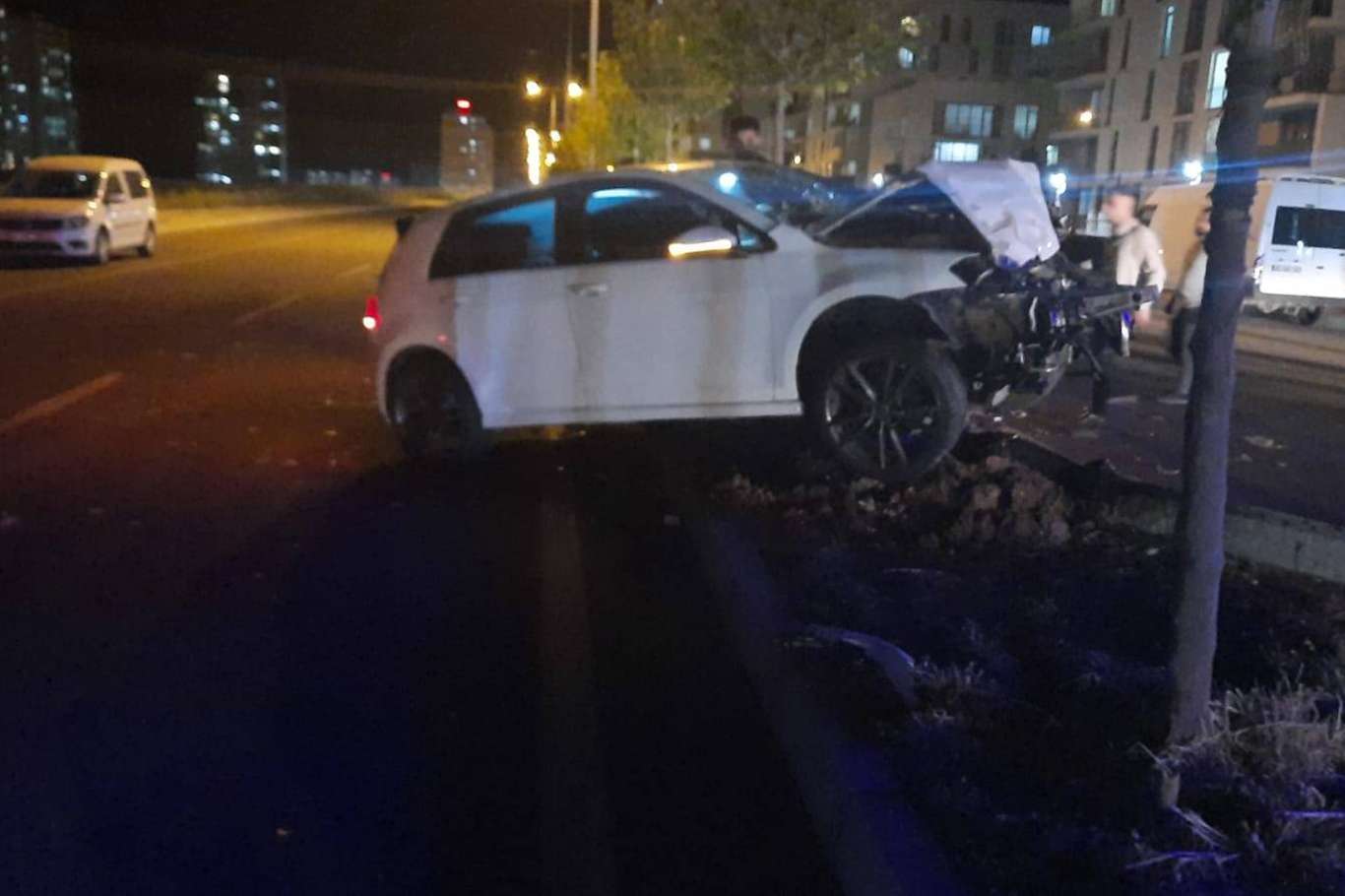 Diyarbakır'da trafik kazası: 2'si ağır 3 yaralı Diyarbakır'da trafik kazası: 2'si ağır 3 yaralı